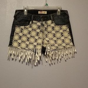 floral lace design shorts